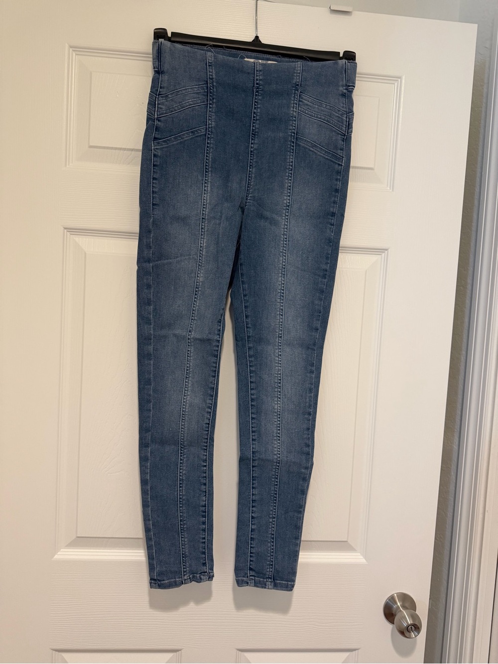 Free People Mid-Rise Blue Denim Jeggings with Front Seam Detail